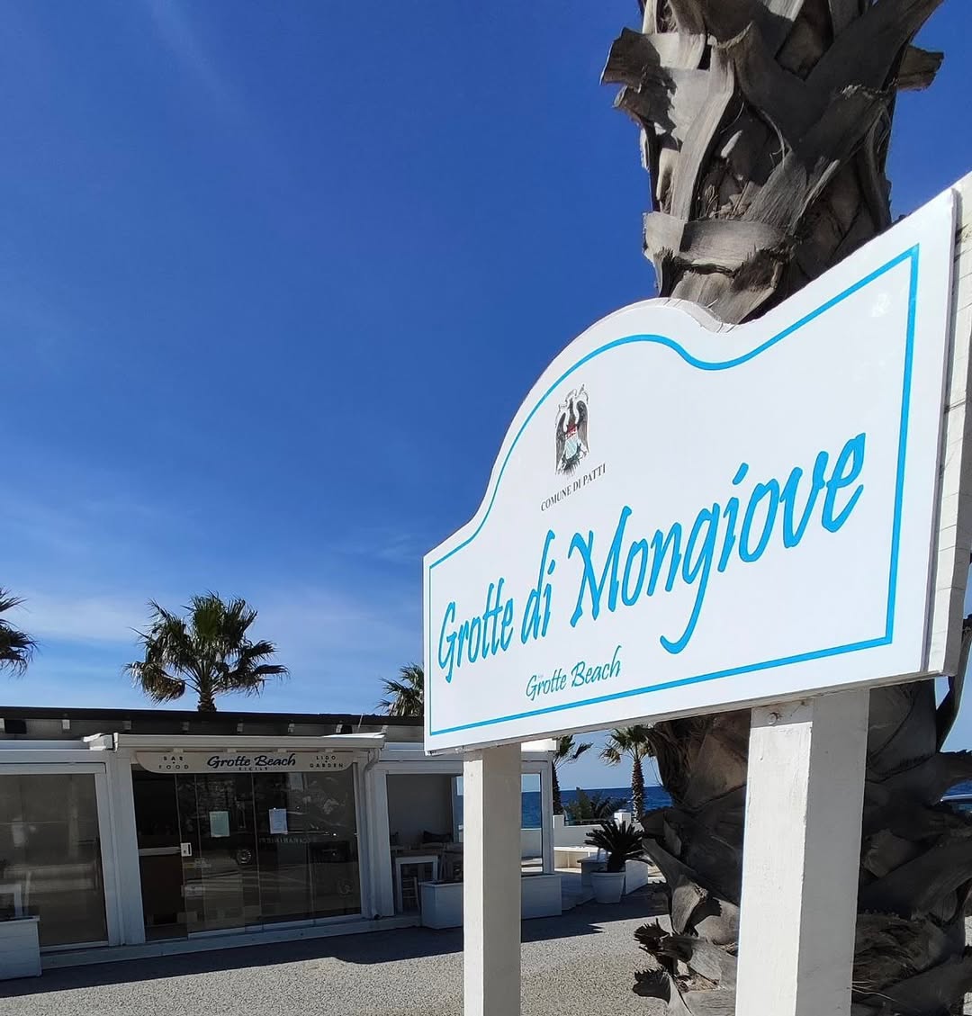 Grotte Beach panorama