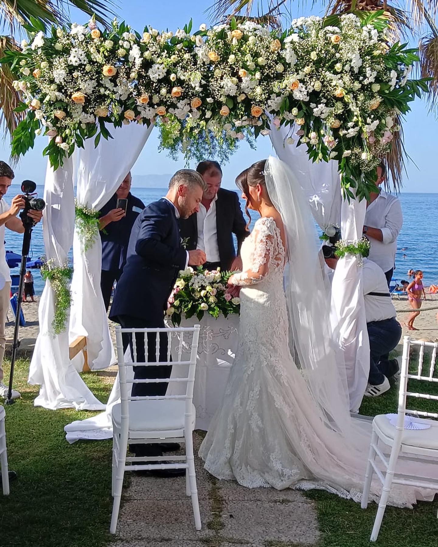 Tramonto a Grotte Beach per un matrimonio
