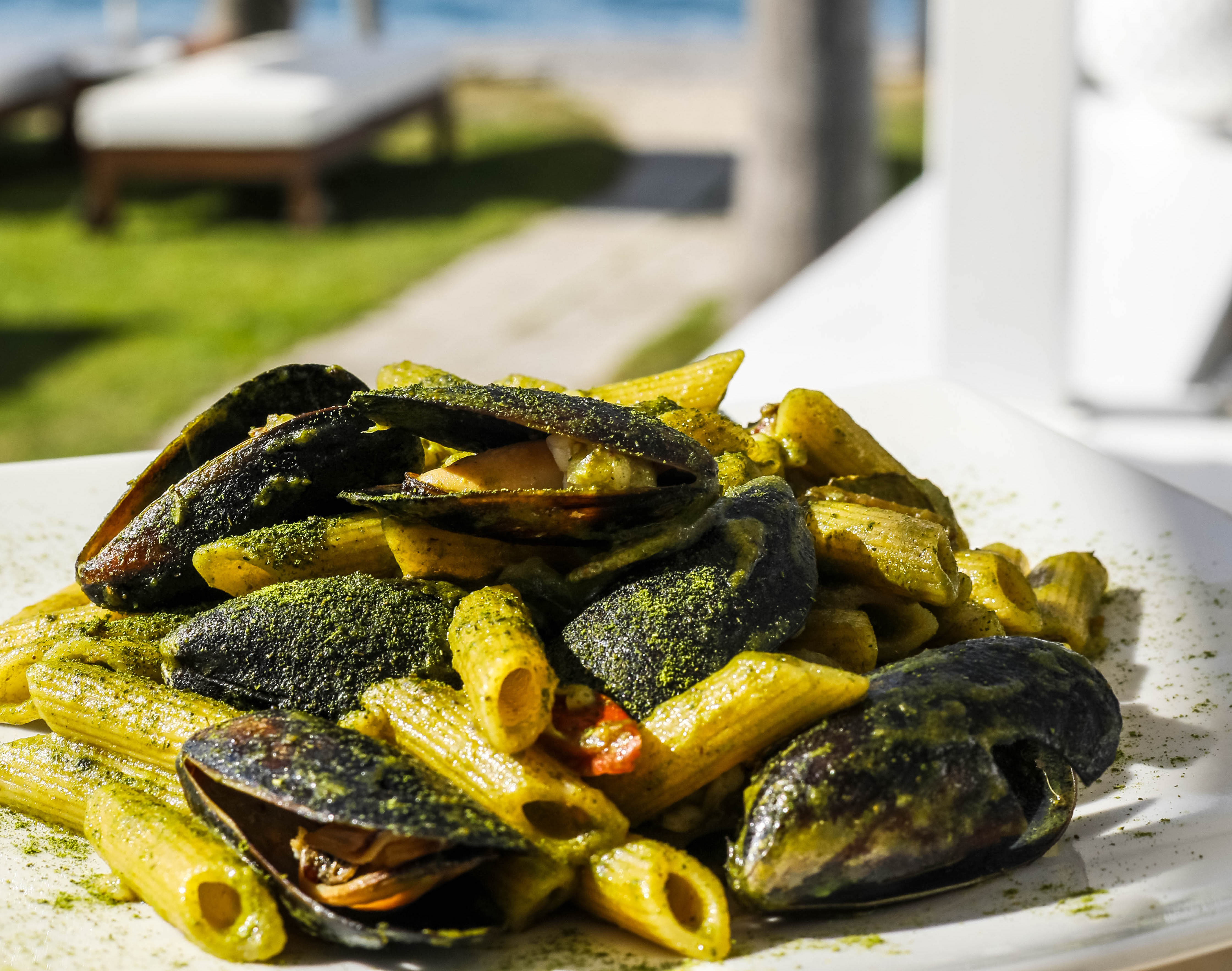 Ristoro Grotte Beach — sala e cucina